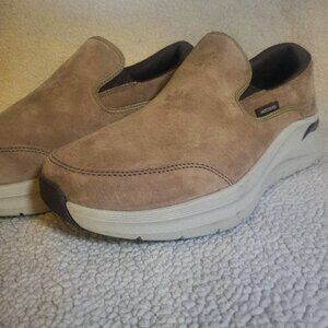 Skechers Arch Fit 2.0 Engrain Lt. Brown Suede - Men's size 7